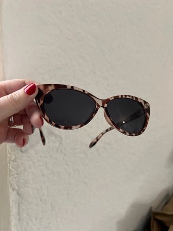 Lunette de soleil en plastique tigre marron beige oeil de chat