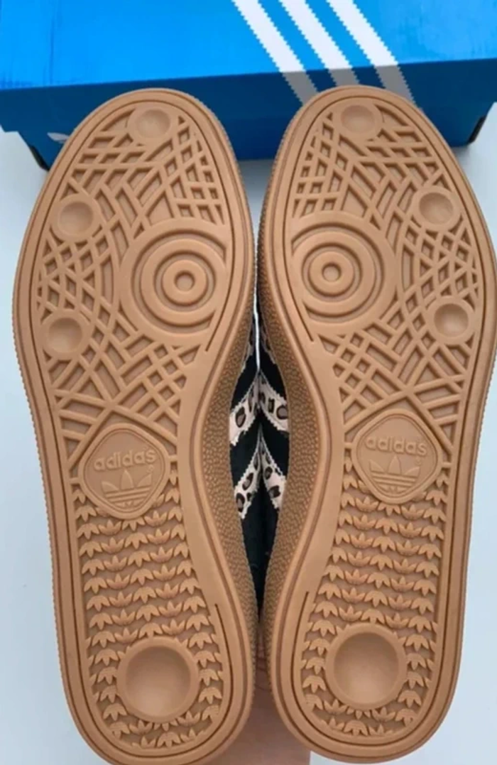 Spéciale Adidas Handball taille 42 - photo numéro 6