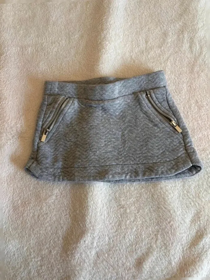 Jupe grise molletonnée avec poches zippées – KIABI – Bébé fille 18 mois - photo numéro 2