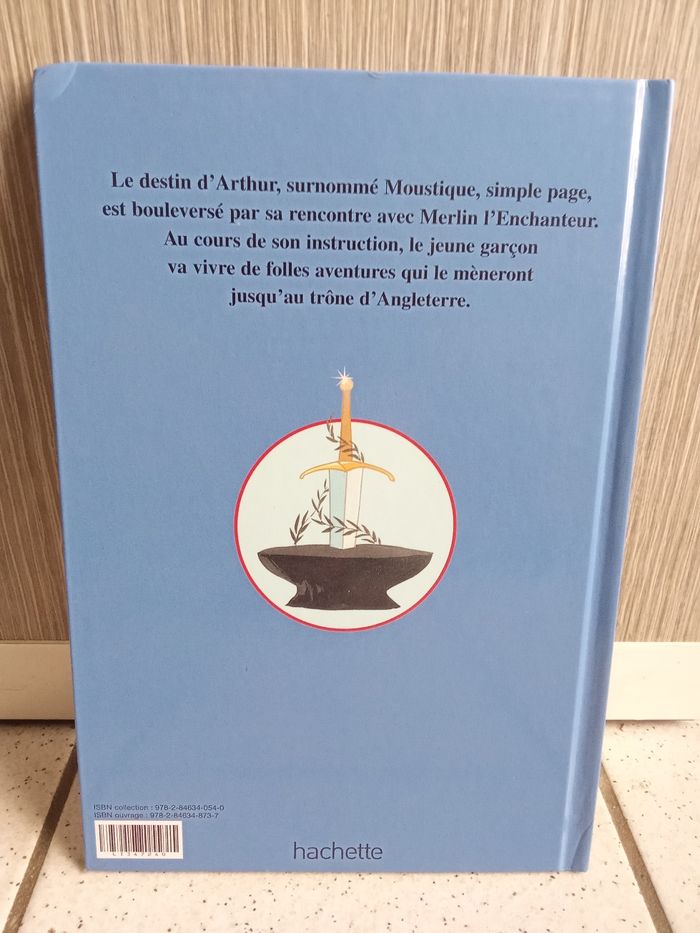 Livre Disney club du livre  merlin l'enchanteur - photo numéro 2