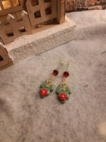 Boucles d'oreilles pendante rouge et verte
