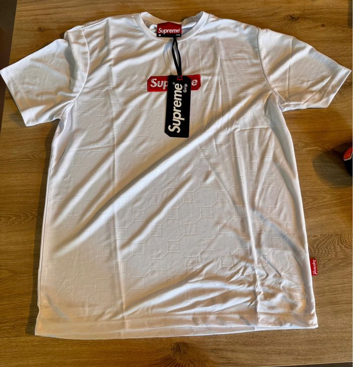t-shirt manches courtes homme SUPREMe taille L neuf sous blister avec étiquettes - photo numéro 4