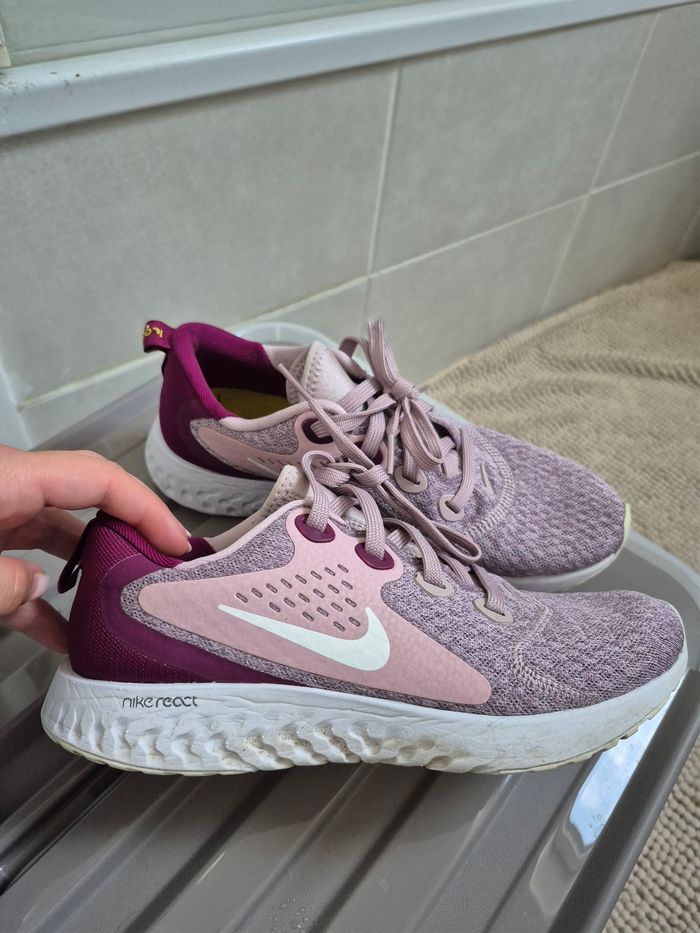 Baskets Nike taille 37,5
