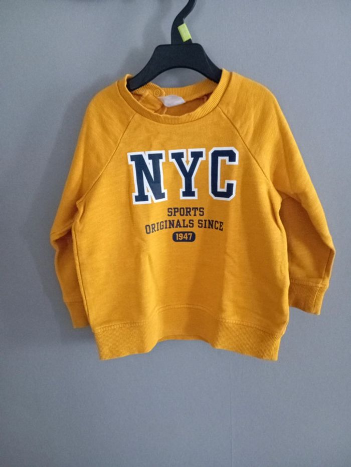 Sweat taille 86 .18/24