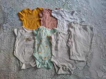 Lot de 7 bodys bébé manches courtes  - 6 Primark + 1 Kiabi  - 3 mois - bon état