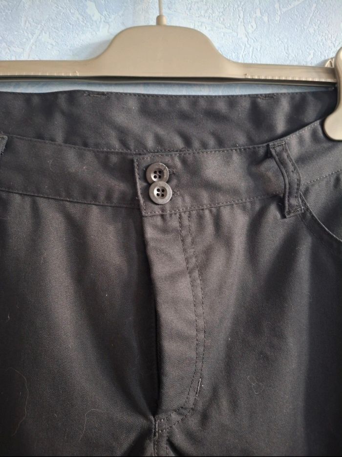 Magnifique pantalon noir ajusté qui mettra vos formes en valeur.  T46 - photo numéro 4