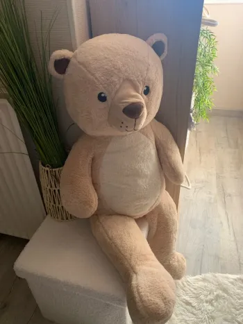Grand nounours env 1m attend des câlins