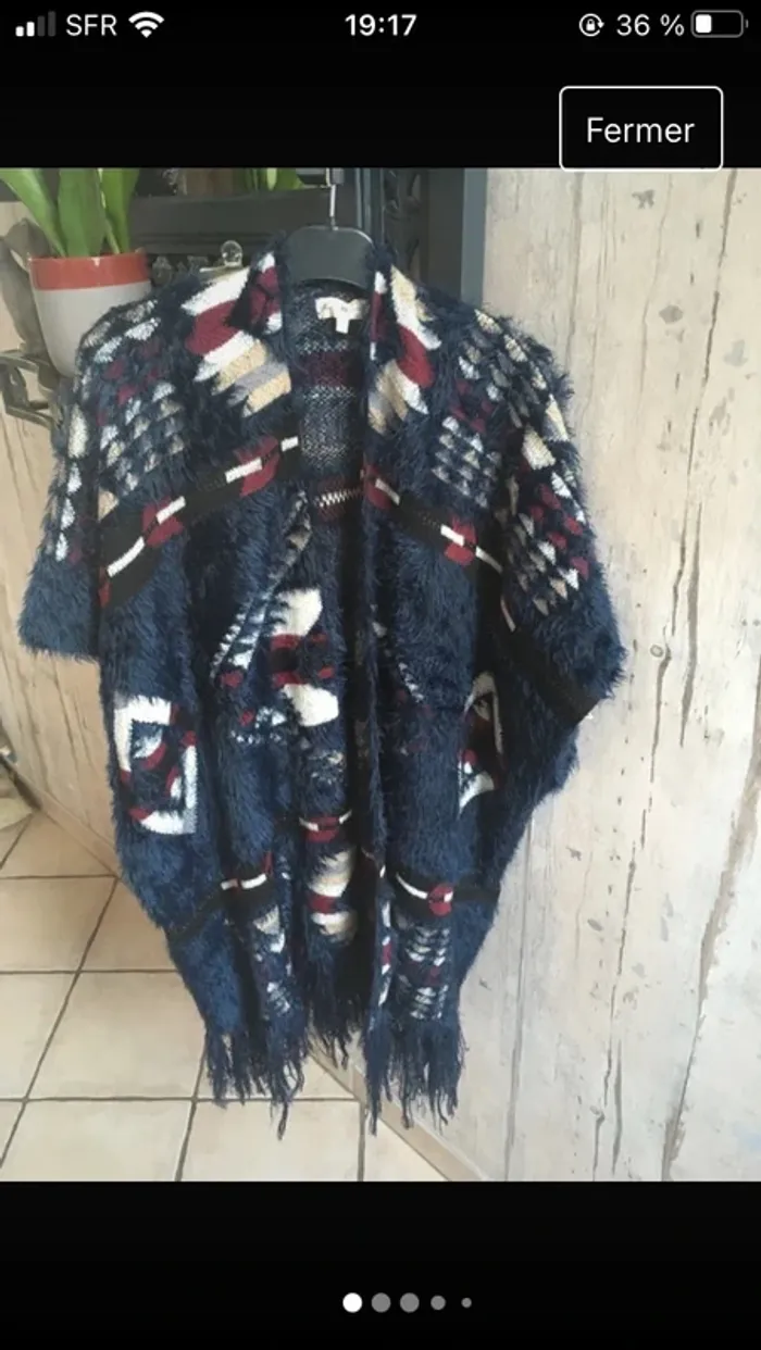 Magnifique poncho en taille unique en excellent état tout doux tout chaud - photo numéro 2