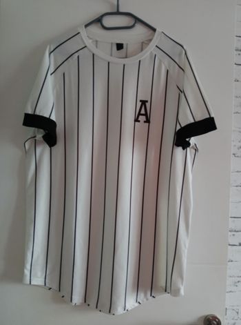 T shirt  Shein  L