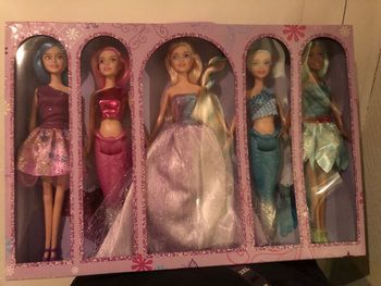 Set de 5 poupées neuves