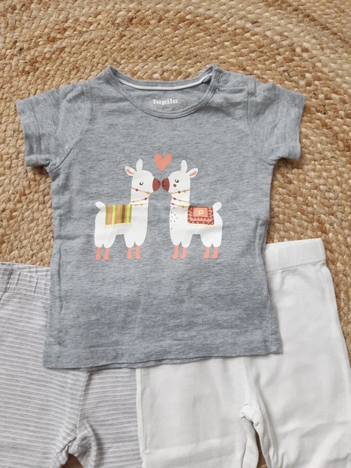 Lot tee-shirt et 2 leggings - photo numéro 2