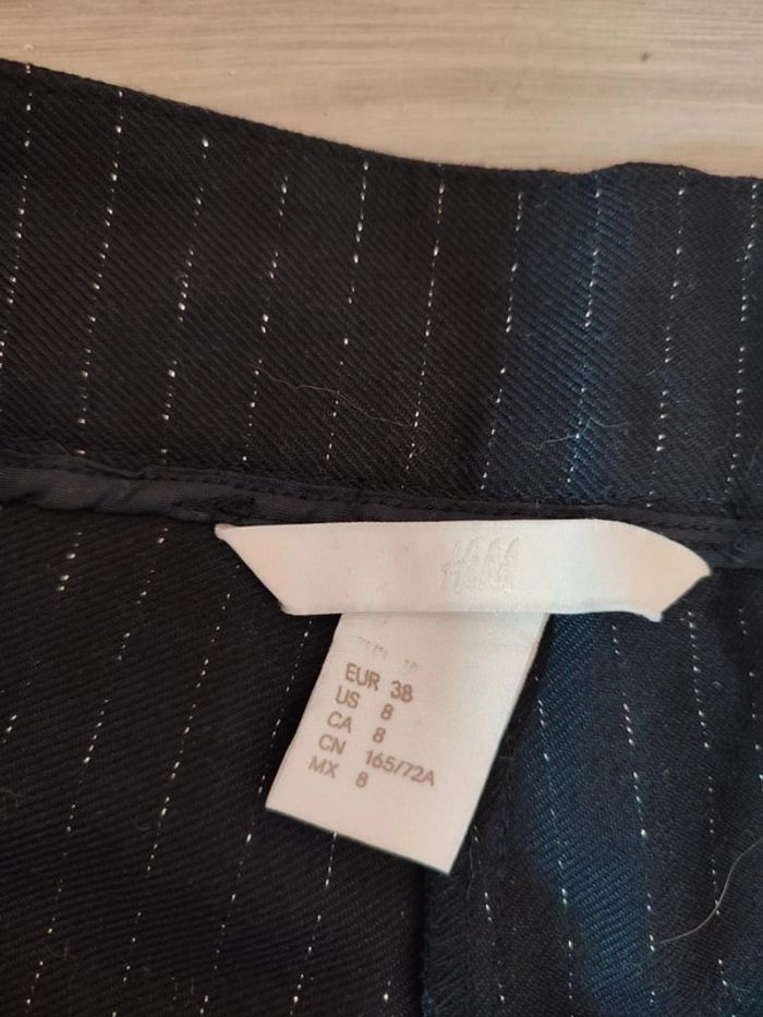 Pantalon chinot noir et argenté H&M très bon état taille 38 - photo numéro 3