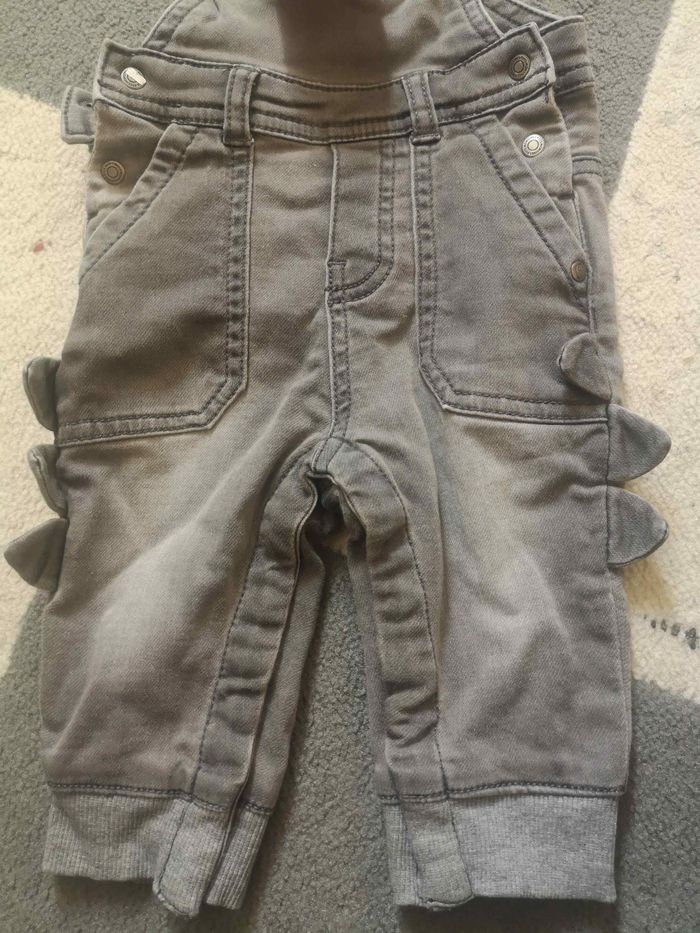 Salopette tire la langue - photo numéro 3