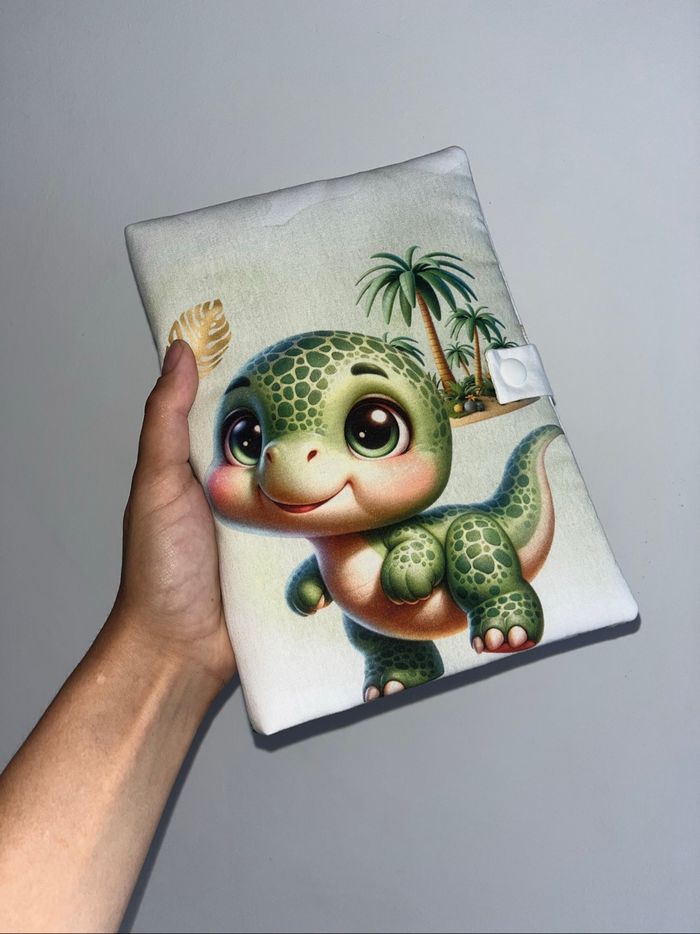Protège carnet de santé dinosaure