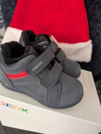 Chaussures garçon. Taille 24. Chaudes.  Neuf, Geox.