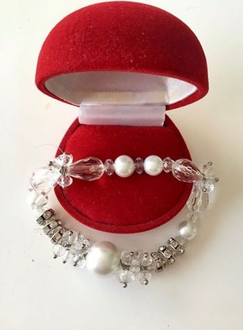 Bracelet élastique perles blanches et transparentes