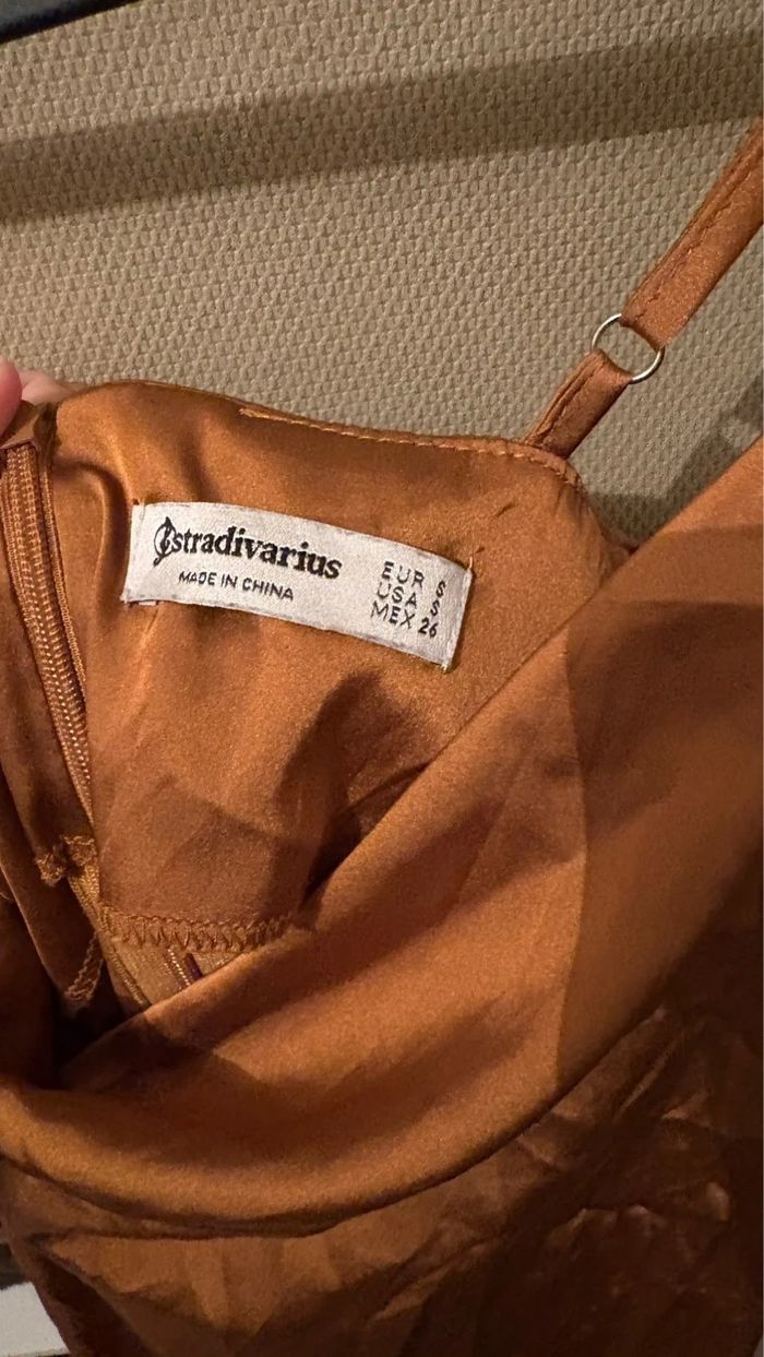 Robe satinée camel - photo numéro 2