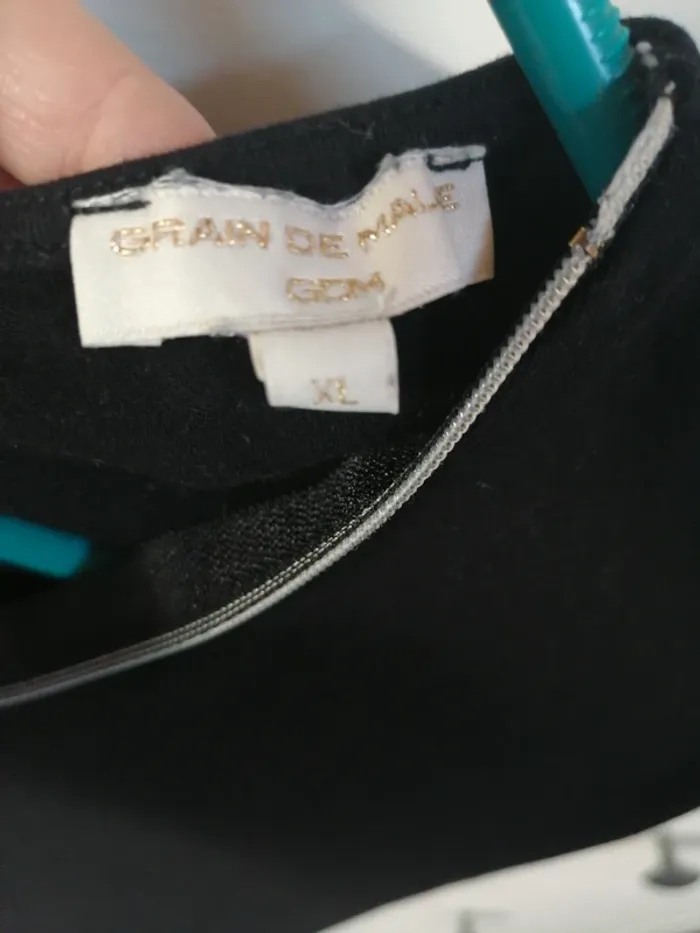 T-shirt, haut noir col v 42 - photo numéro 2