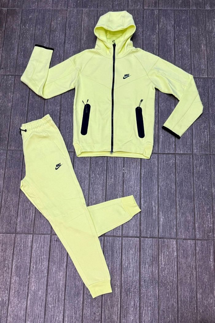 Nike tech - photo numéro 2