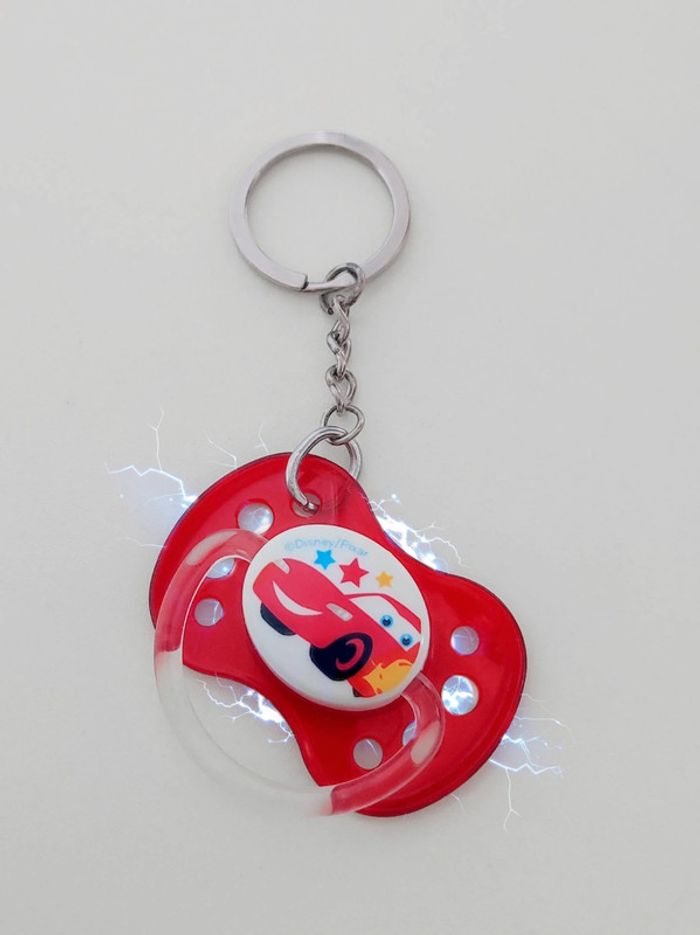 Porte-clé Tétine Cars rouge / Disney × Pixar