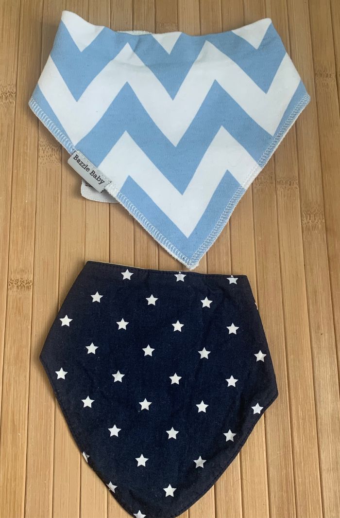 2 bavoirs - photo numéro 1