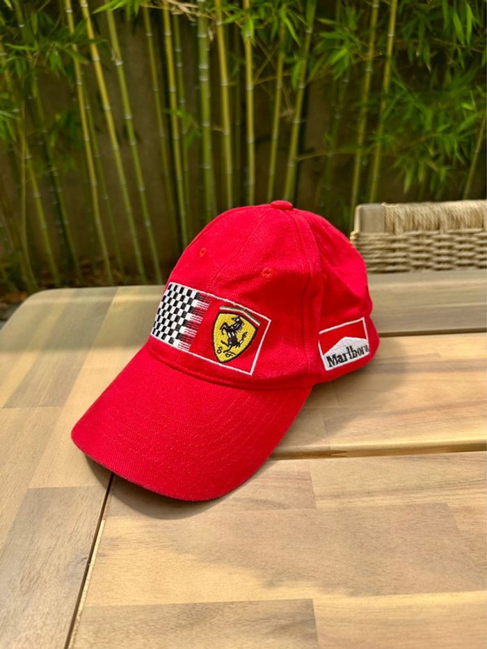 Casquette Ferrari x Marlboro