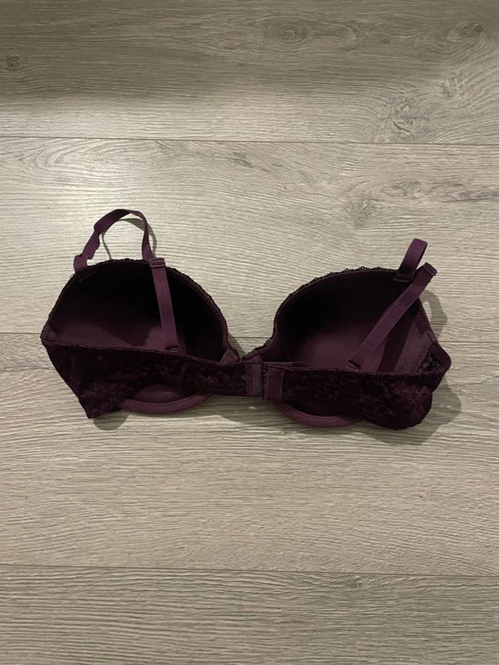 Soutien gorge violet satiné à motifs à armature et dentelle taille 90C - photo numéro 4