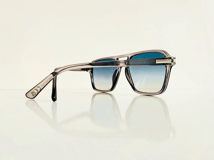 Lunette de soleil mixte grise transparente verres bleus dégradés UV protection catégorie 2 - photo numéro 2