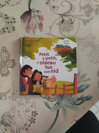 Petit à petit l'oiseau fait son nid