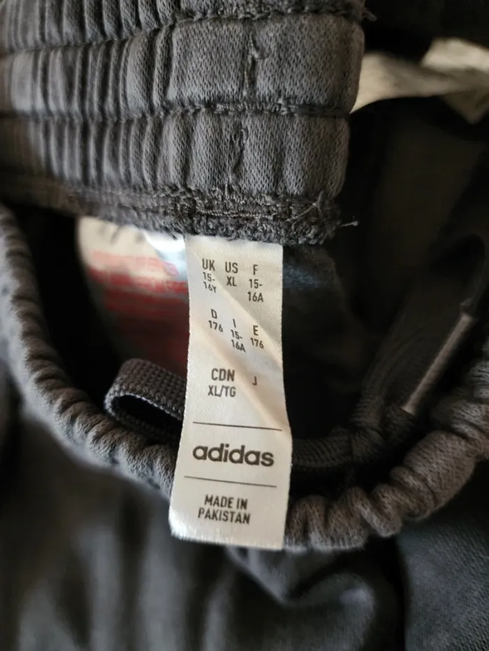 Survêtement Adidas taille 15-16 ans - photo numéro 5