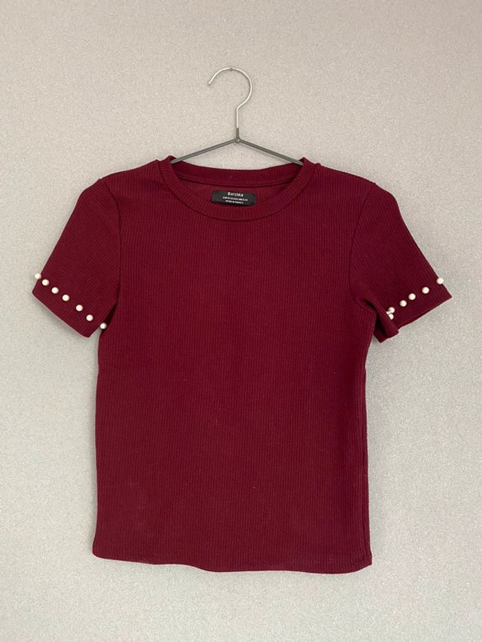 T-shirt bordeau avec perles Bershka XS