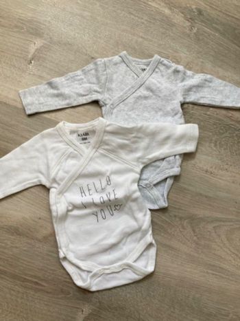 Lot 2 bodys naissance Kiabi