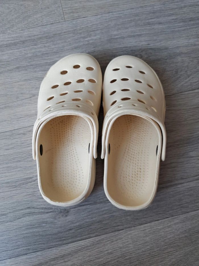 Sandales type " crocs " - photo numéro 3