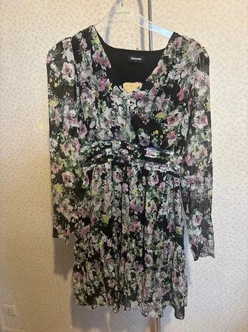 Robe fleurie  taille  38  marque sinequanone