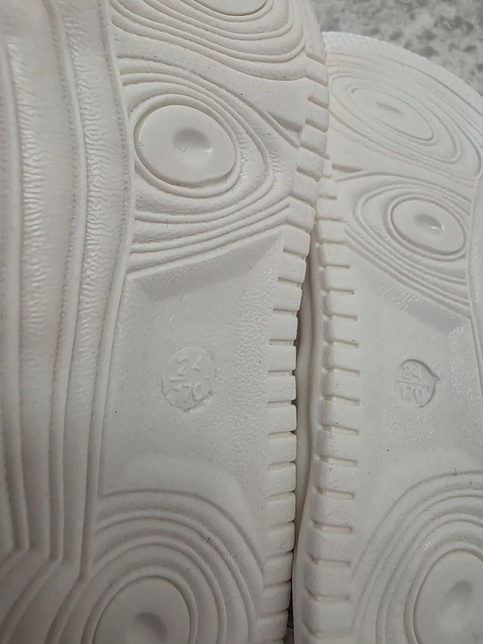 Sandale taille 24 - photo numéro 2