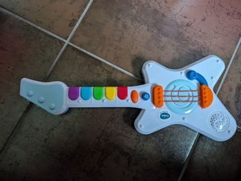 Jouet musical guitare