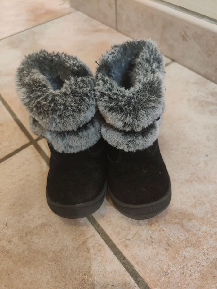 Bottine fille en parfait état taille 21 - photo numéro 2