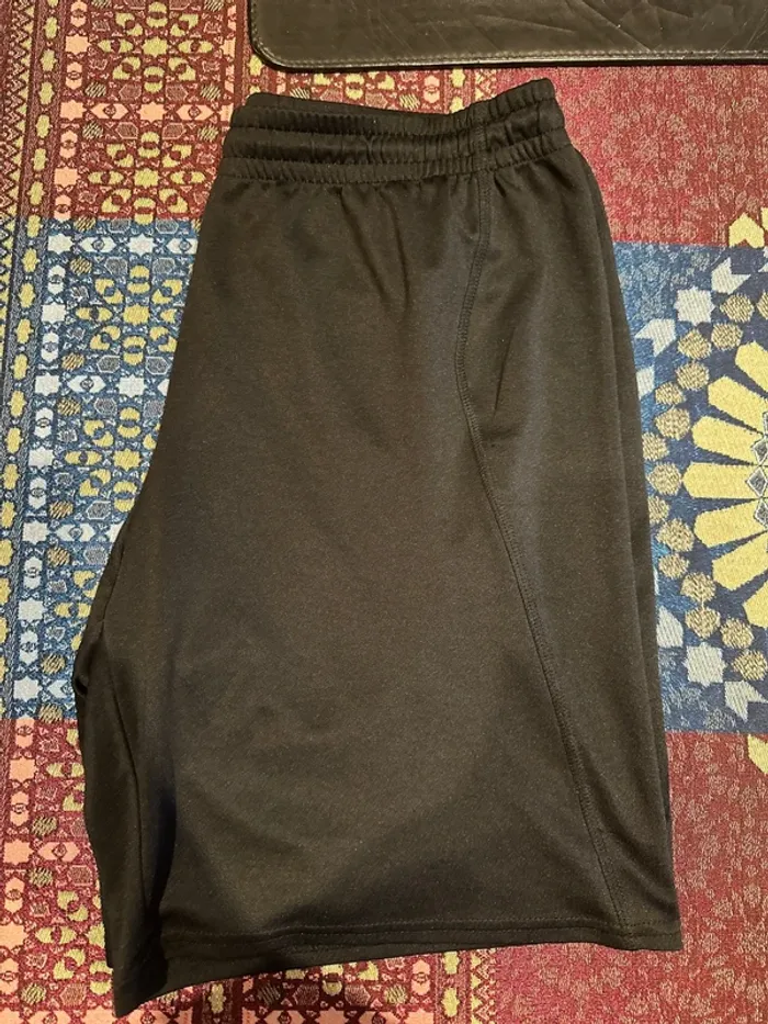 Short de gym noir - photo numéro 4