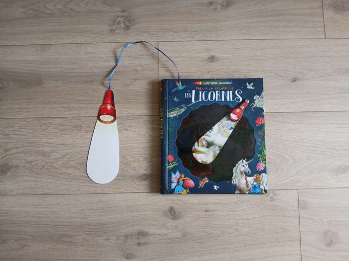 Livre Lanterne magique, pars à la recherche des Licornes neuf