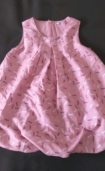 Robe rose poudré à motifs