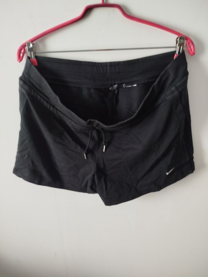 Short Nike  taille 44