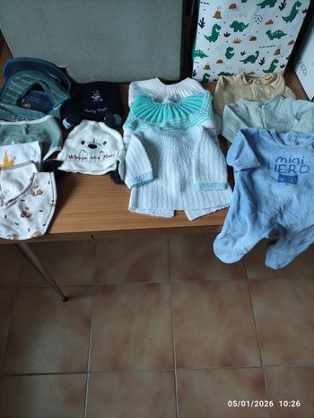 Lot vêtements naissance parfait état