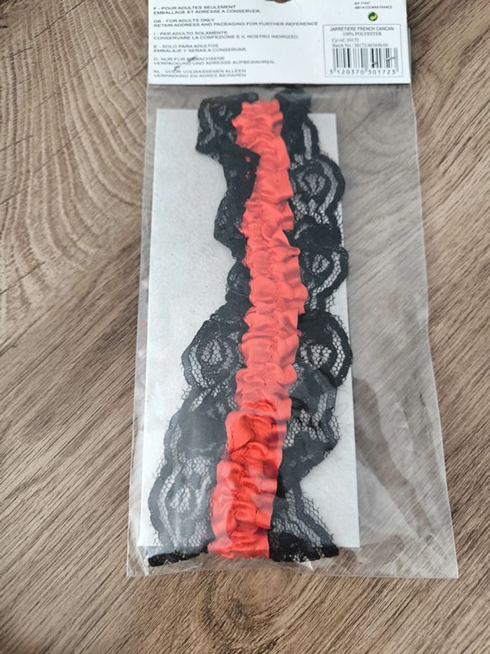 Jarretière rouge dentelle noir neuve - photo numéro 2