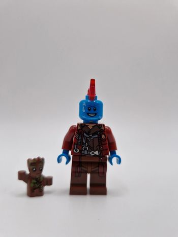 Figurine type lego Yondu avec groot les gardiens de la galaxie Marvel