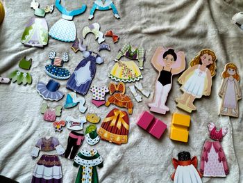 Jeux aimaintes personnages et leur accessoires