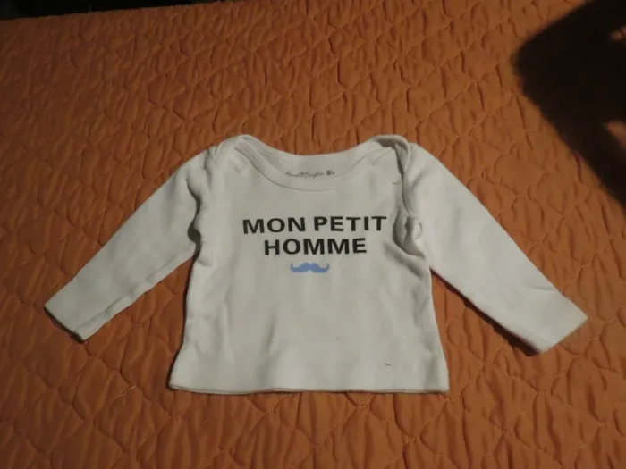 T-shirt taille 6 mois garçon - photo numéro 2