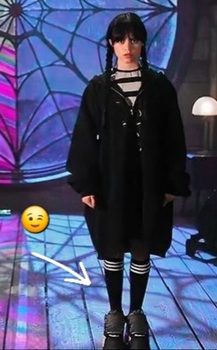 Une paire chaussette haute style Mercredi Addams 35-38 - photo numéro 5