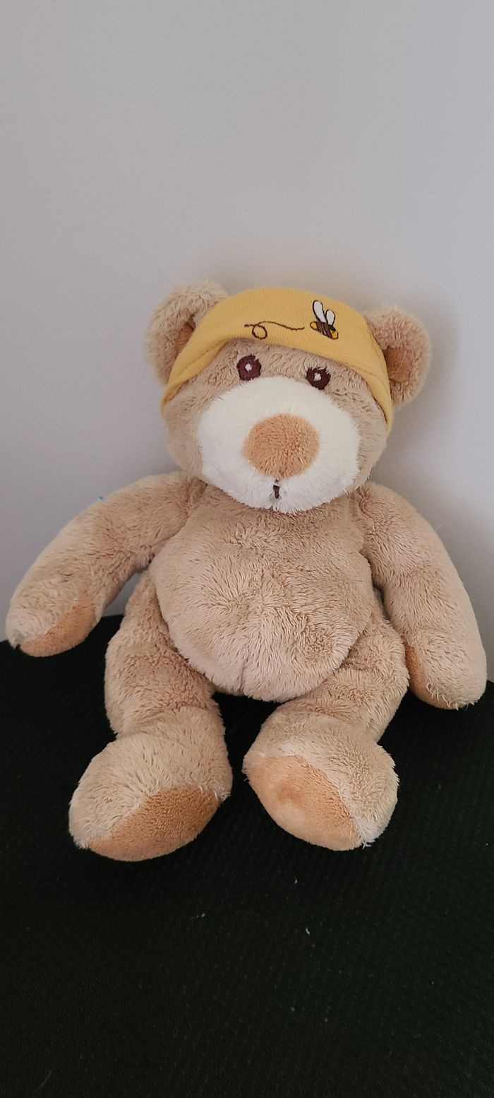 Peluche doudou ours beige ANNA CLUB PLUSH foulard tête abeille jaune - photo numéro 3