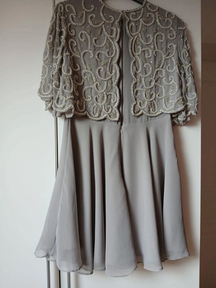 Robe cérémonie couleur taupe taille 36/38 de chez Asos - photo numéro 3