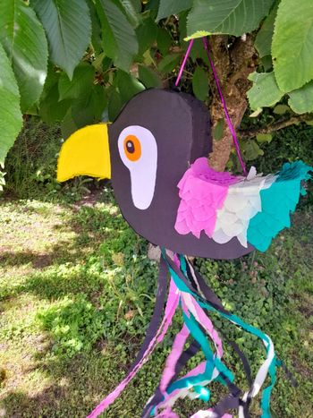 Pinata Toucan d'été   avec acccesoires fournis